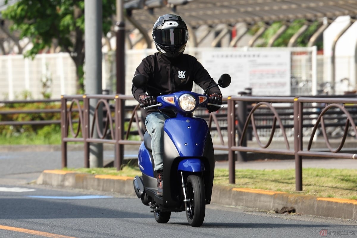 普通自動車運転免許を所持している場合、付帯して原付の運転も可能となる