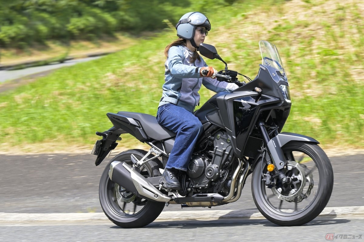 新車購入後の初めてのオイル交換であれば走行距離1000km、それ以降の交換は走行距離3000km〜5000kmごとの交換が望ましいと言われている