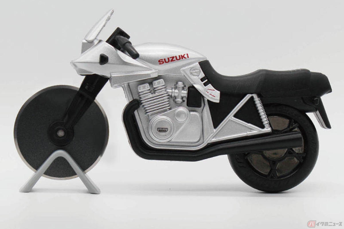 スズキ「GSX1100S KATANA」をモチーフにしたピザカッター「ピザカッターナ」（ライセンス取得商品）