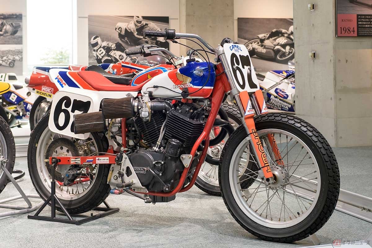 アメリカのフラットトラックレースで4年連続チャンピオンの栄光を獲得したホンダ「RS750D」(1984年)