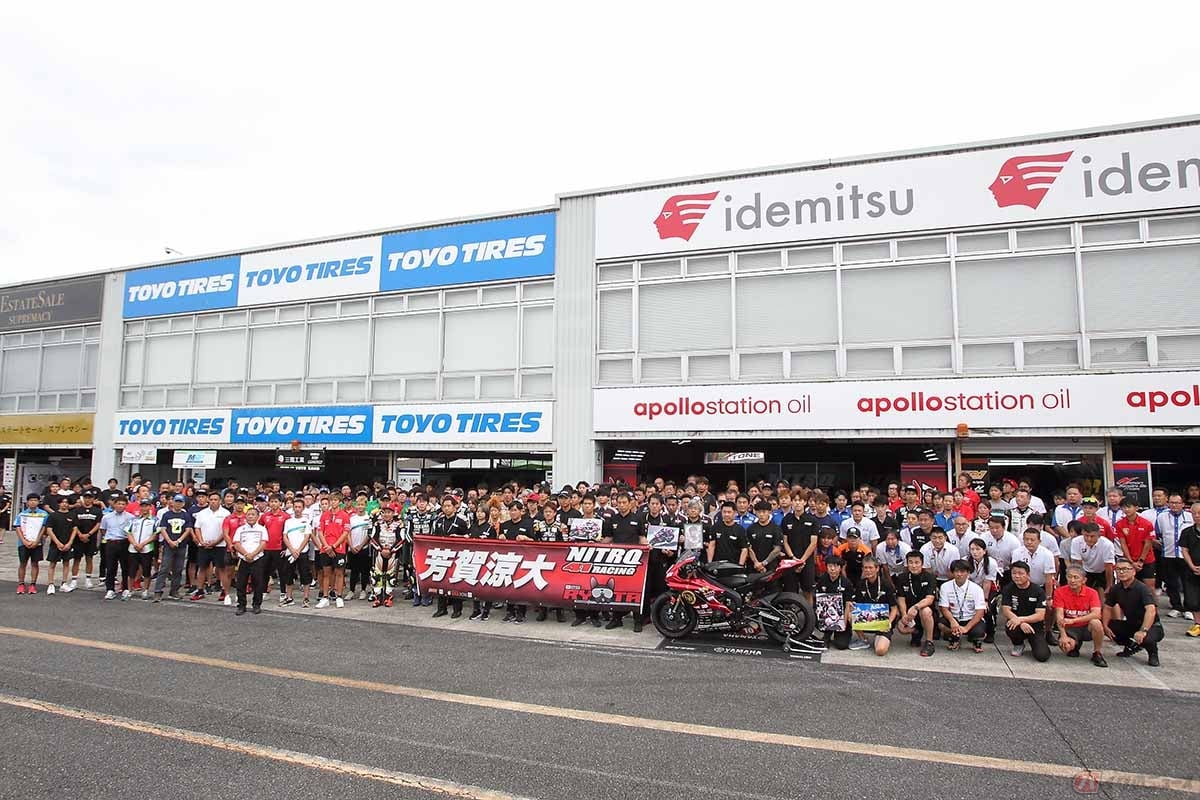 多くのライダー、関係者が参列した芳賀涼大選手追悼セレモニーの様子