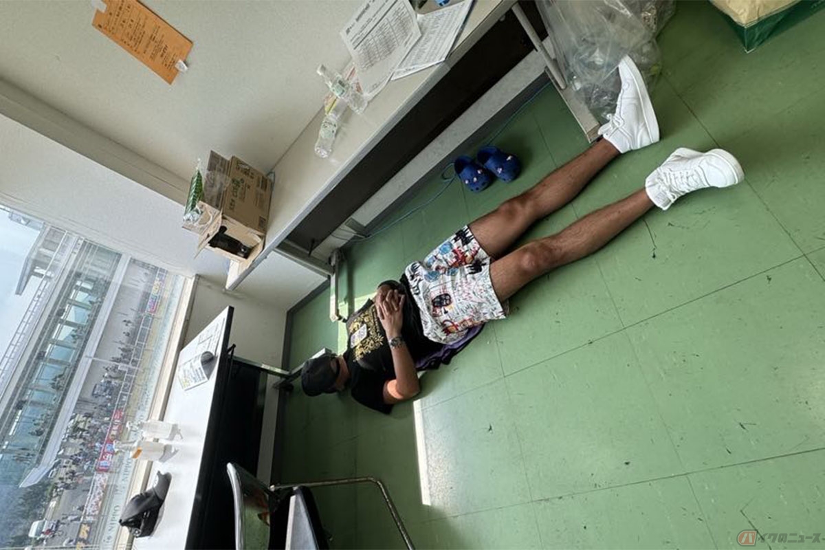 仕事の合間に昼寝していたら盗撮された