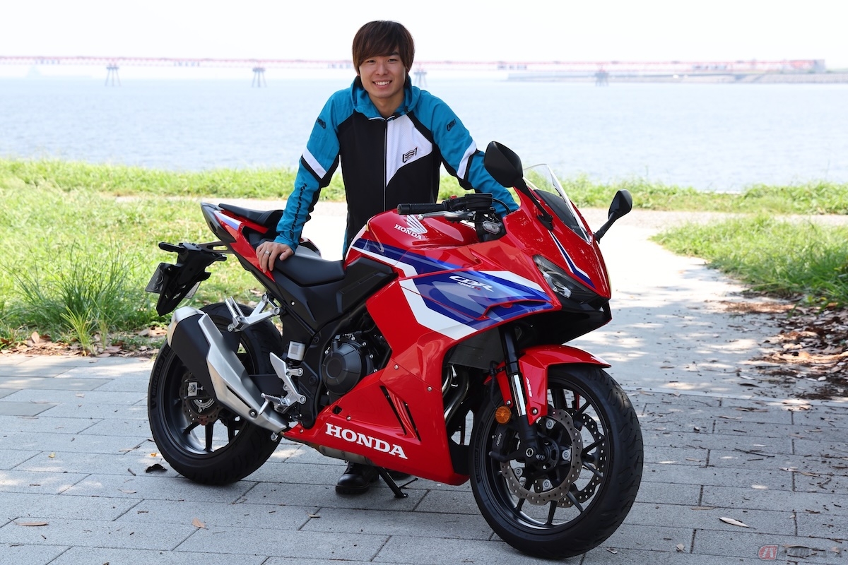 ホンダ「CBR400R」とレーシングライダーの石塚健選手