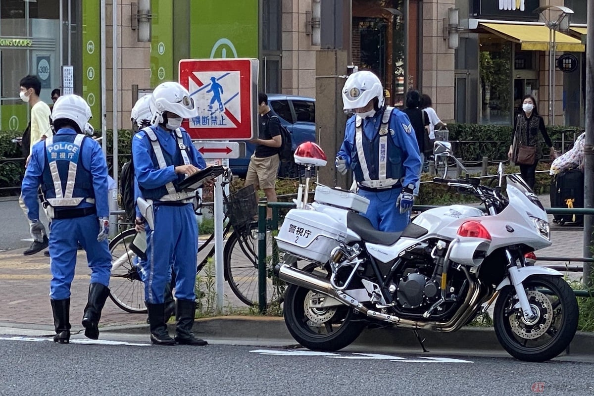 白バイの正式名称は「交通取締用自動二輪車」