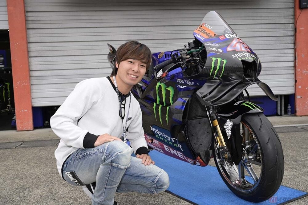 Yamaha Factory Racing アレックス・リンス選手のマシンと石塚健選手