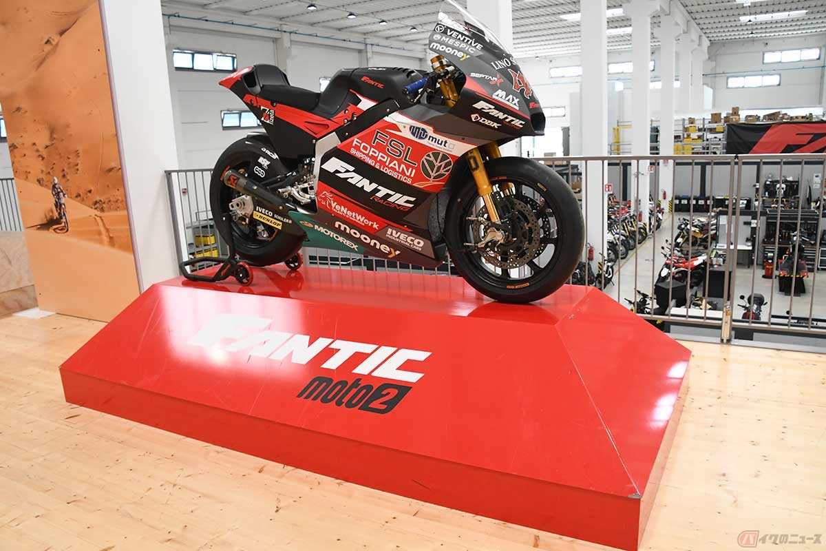 ファンティック・レーシングのMoto2マシンは、カレックスのシャシーにトライアンフのエンジンを搭載している