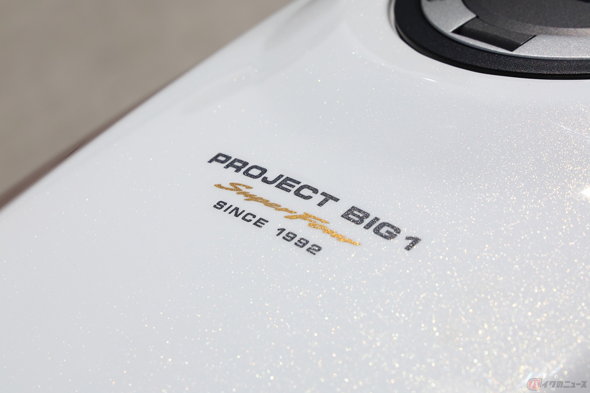 ホンダ「CB1300 SUPER FOUR SP」。タンク上面には「PROJECT BIG1 SINCE1992」のロゴを配置