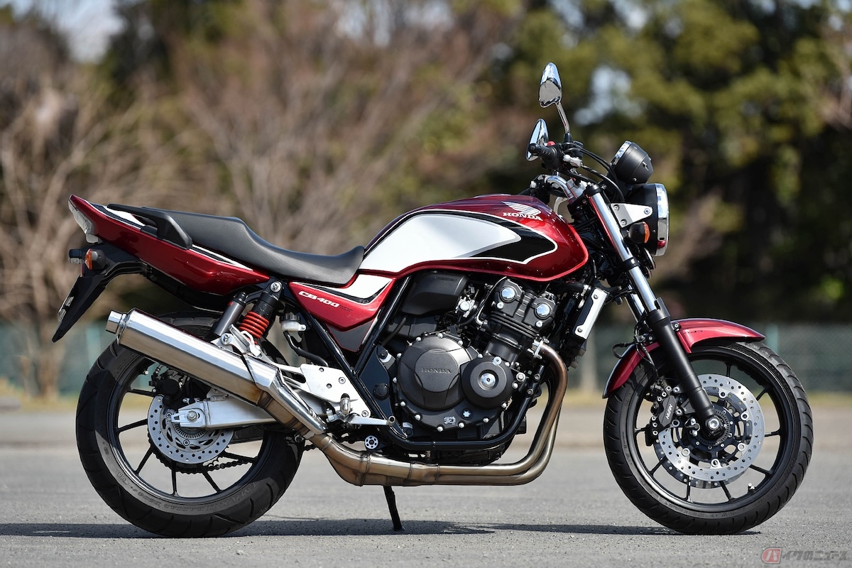 ホンダの2022年まで生産されたロングセラーのネイキッド「CB400 Super Four」