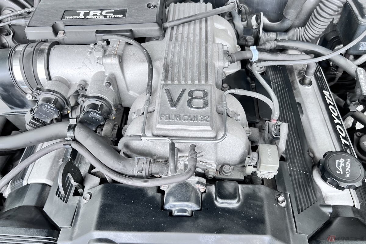 クラウンに搭載された水冷V型8気筒DOHC32バルブエンジン(写真提供:ミハラ自動車)