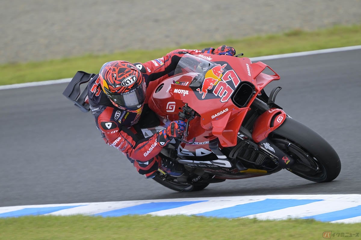予選1位で優勝の期待が掛かっていたペドロ・アコスタ選手(Red Bull GASGAS Tech3)は転倒によりリタイア