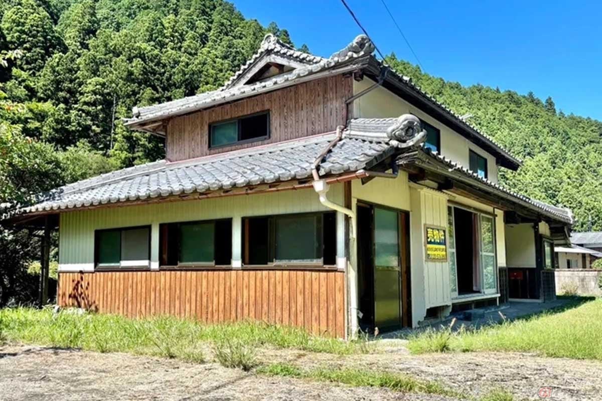 敷地面積は111坪以上という広さを誇る三重県津市の物件