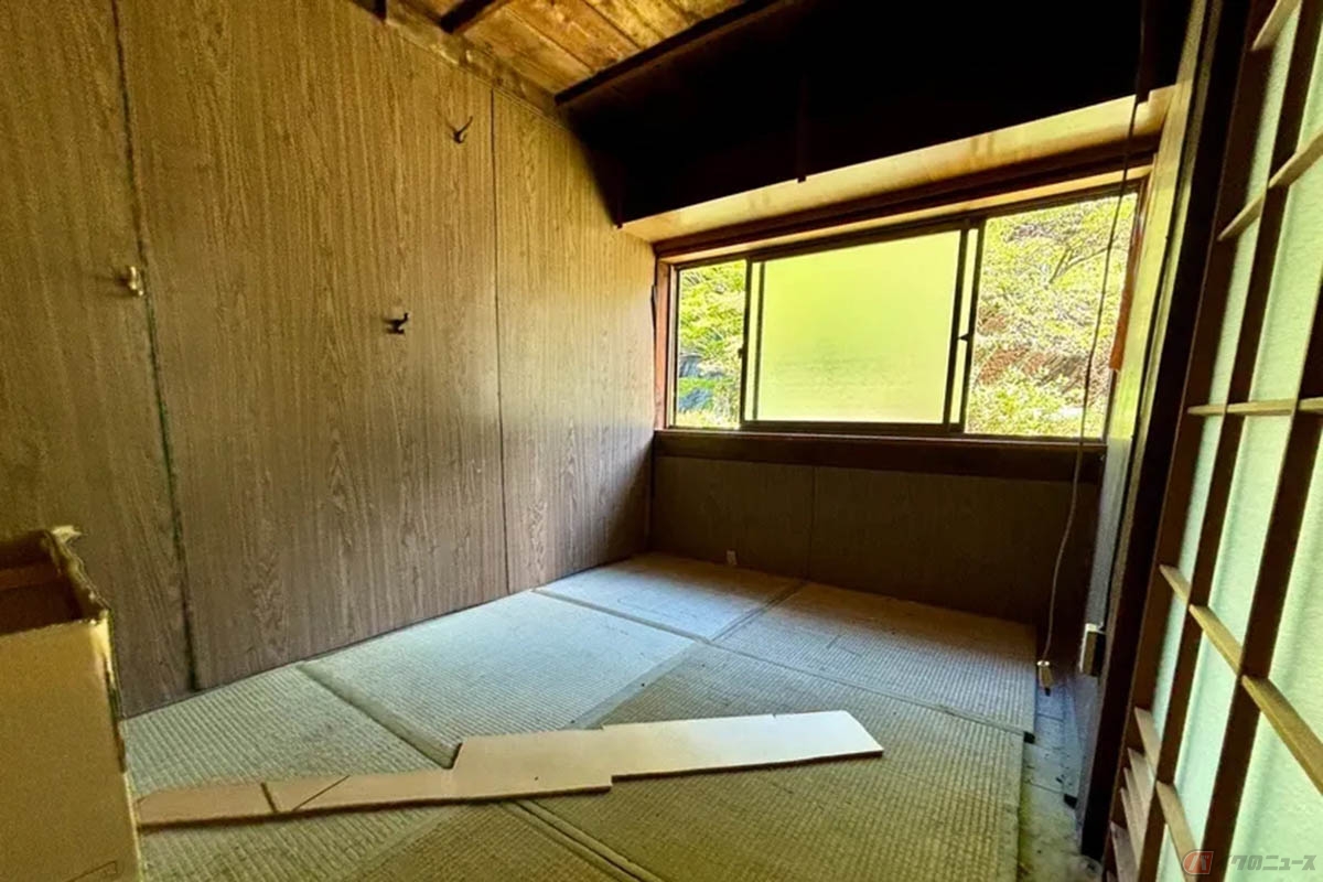 三重県津市の物件。小屋根裏には洋室と和室があります