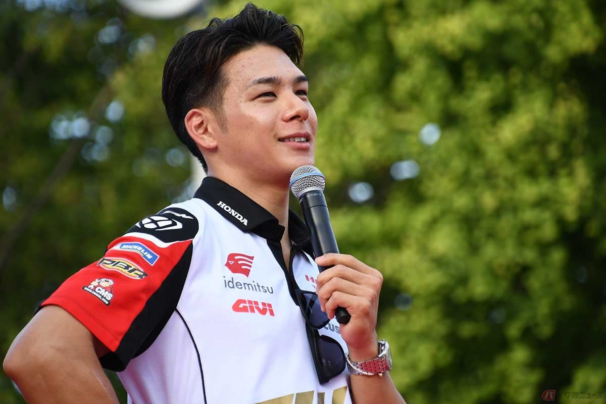 10月2日に浅草寺で行なわれたプレイベント『MotoGP in TOKYO』のステージに立つ中上選手