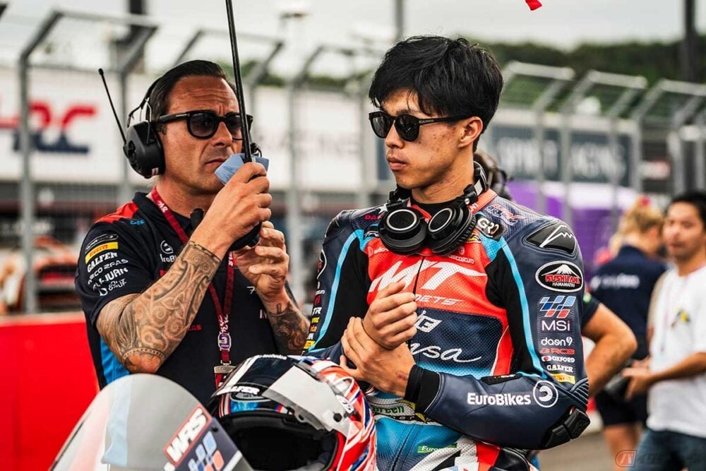 【MotoGP第16戦日本GP】決勝レースは9番手からのスタートとなった小椋藍選手（#79／MTヘルメット - MSI）。しかし今回は、グリッドポジション以上にタイヤ選択が重要だった