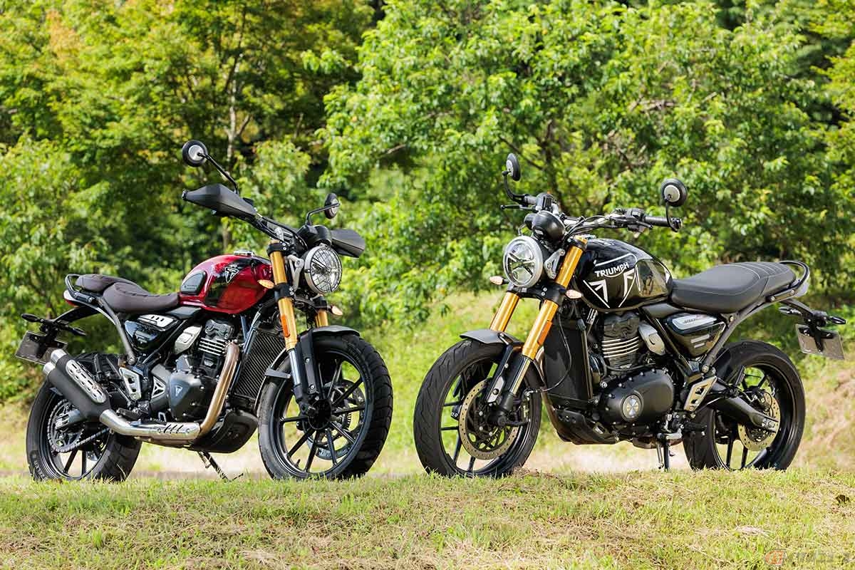 トライアンフ新型「SCRAMBLER 400 X」(左)と「SPEED 400」(右)