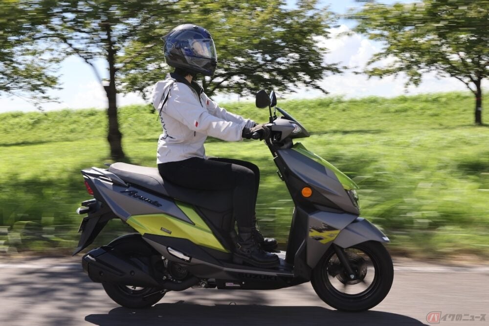 原付二種（50cc超125cc以下）のバイクを運転するには、小型限定普通自動二輪免許以上が必要