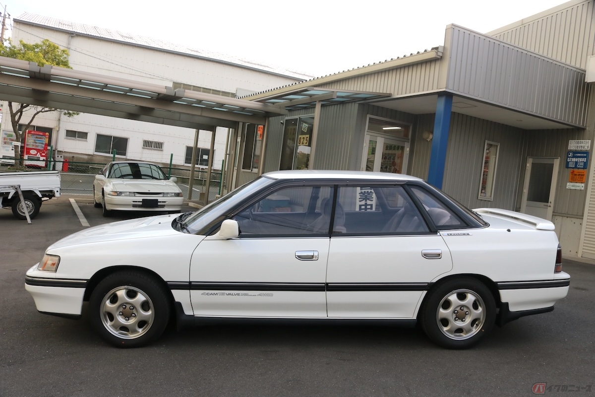 AピラーとBピラー、そしてCピラーはブラックアウトされている(写真提供:ミハラ自動車)