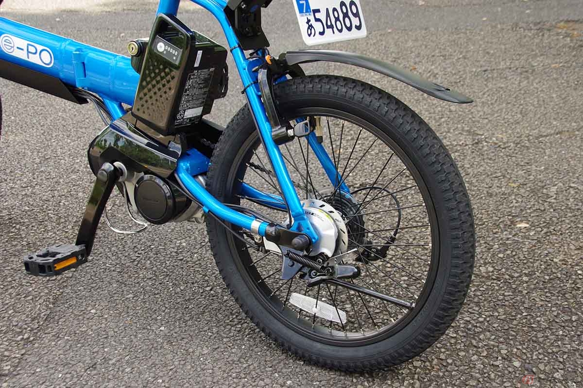 スズキの折り畳み電動モペッド「e-PO(イーポ)」。バッテリー、モーターユニットは自転車用を活用しています