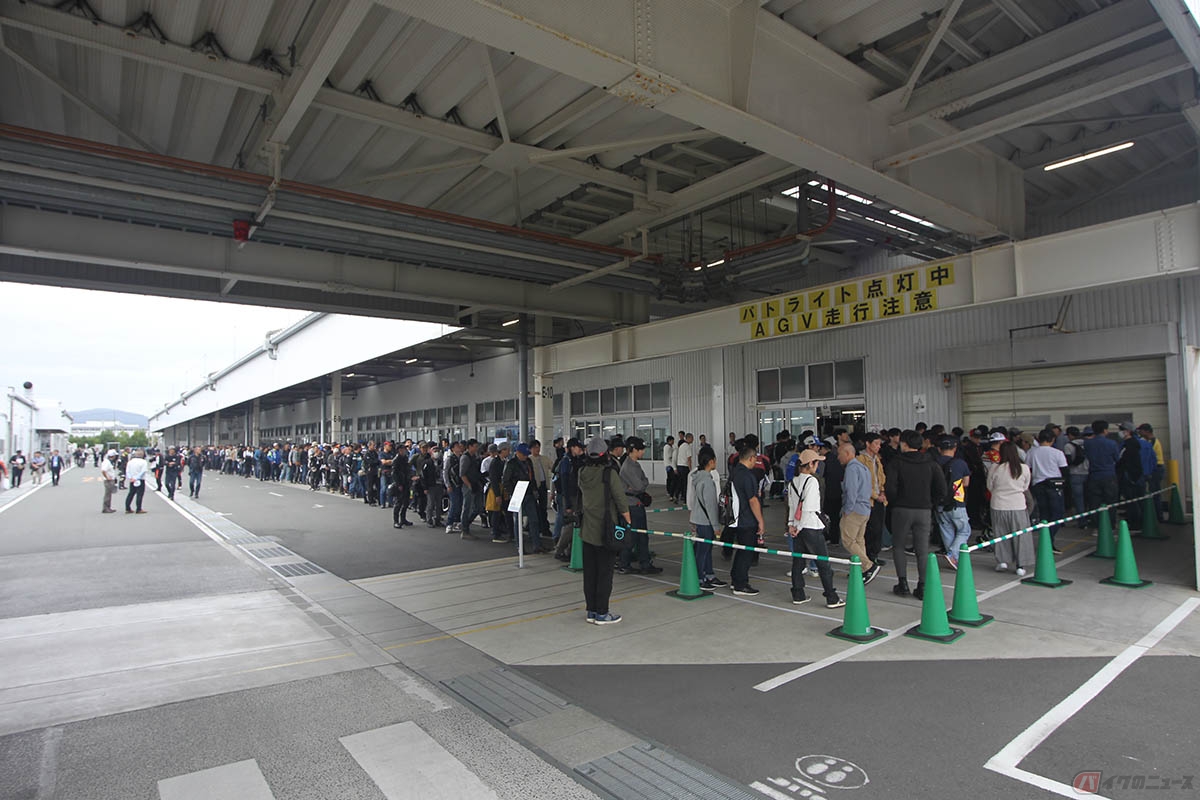 スズキ浜松工場で開催された「GSX-S／R Meeting 2024」。工場見学に長蛇の列ができていました