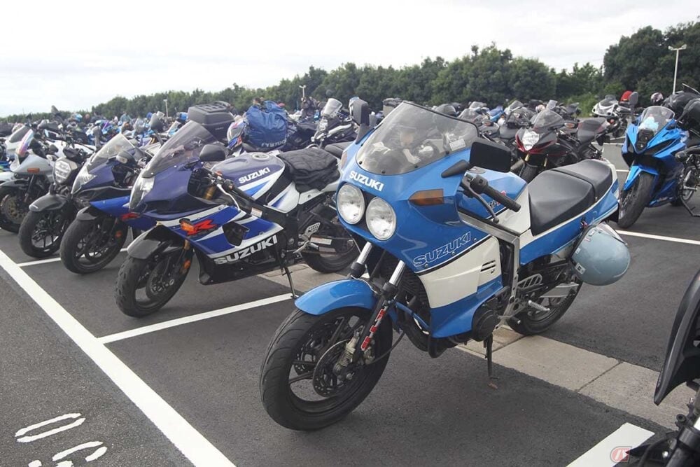 SUZUKI GSX-R250-1 赤/紺 格安提供車 半額配送キャンペーン クランキング確認 期間限定価格 現状渡し諸経費￥0- 横浜 P-Yard 一気に斬新チャレンジが過ぎた1986年のGSX-R！【このバイクに注目