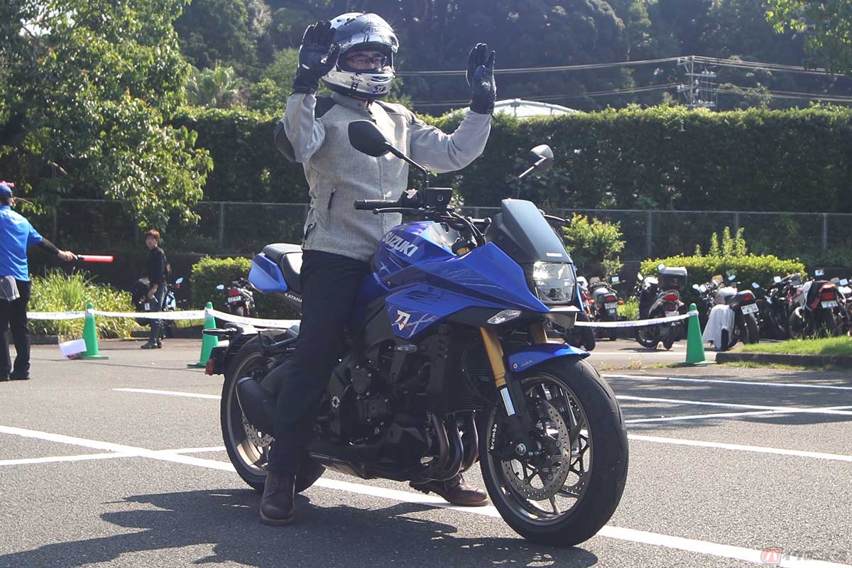 スズキ「KATANA」に乗る鈴木俊宏社⻑