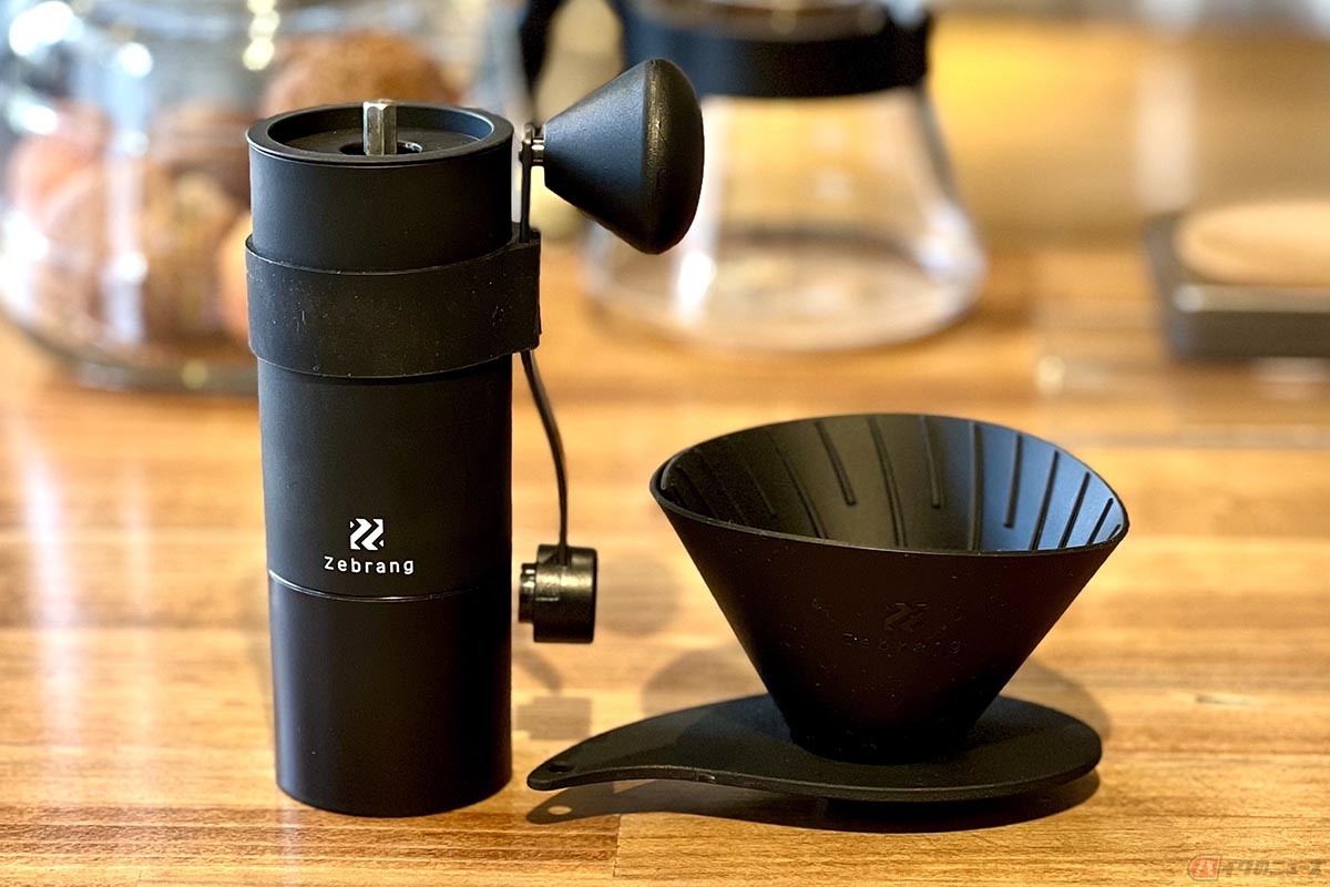 筆者(黒田悟志)が使用するゼブランの手動式のコーヒーミル