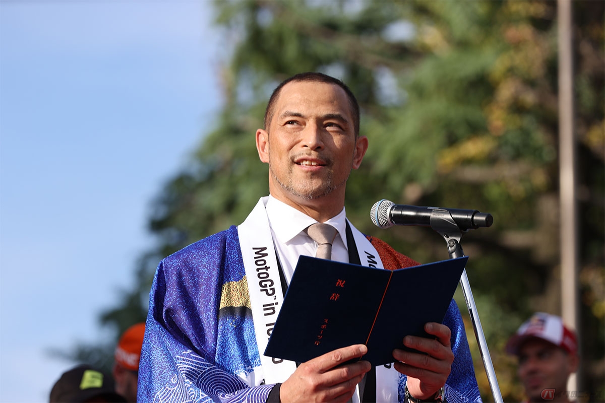 セレモニーは、元ハンマー投げ選手で現スポーツ庁長官の室伏広治さんの挨拶からスタート