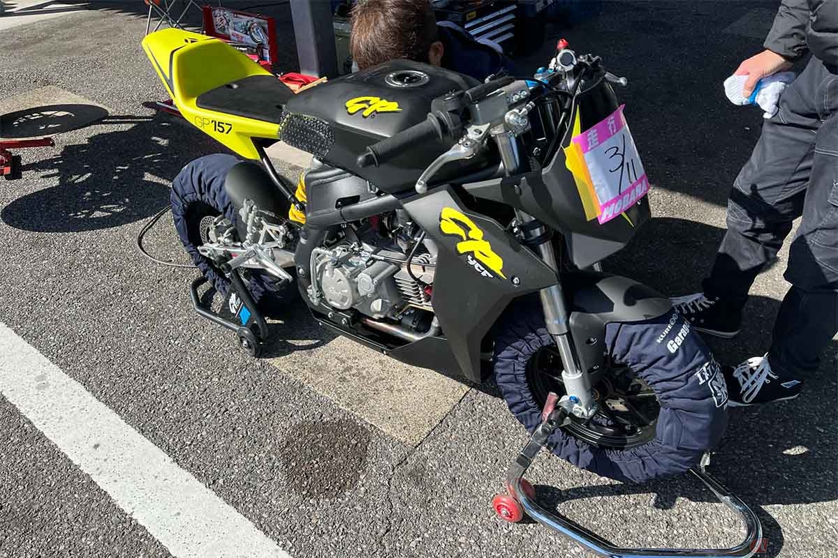 注目したのは子ども向けミニバイクと最新の安全装備！ レーシング