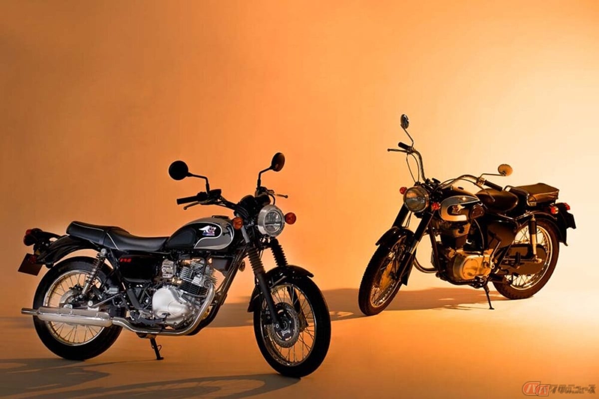 カワサキの新型モデル「メグロS1」(左)と「カワサキ250メグロSG」(右)