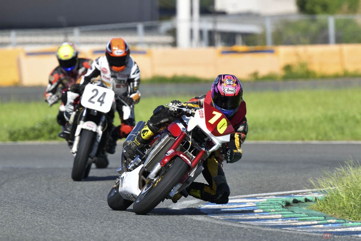 90年代に盛り上がったミドルクラス(400cc)のネイキッドバイクが対象の「アイアンNK4」
