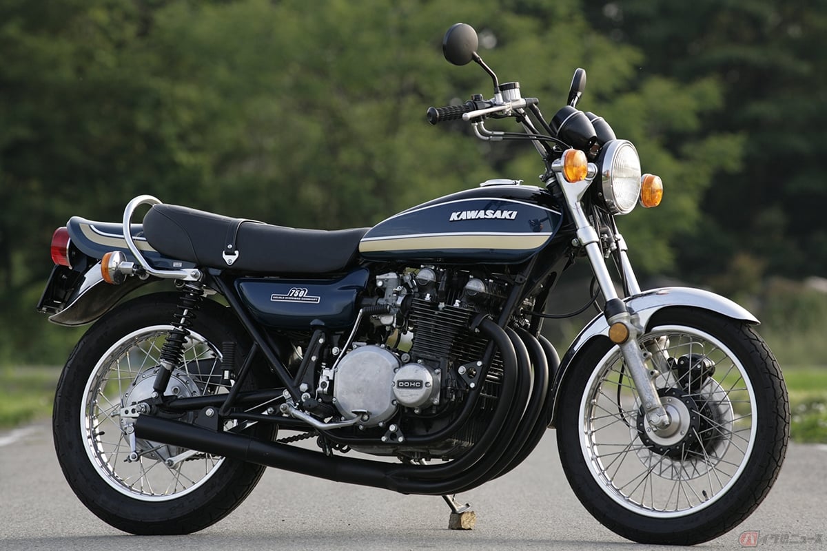 初年度登録が1975年(昭和50年)だったカワサキ750RS/型式Z2-A後期モデル。購入当初の外装パーツは、激しく色抜けしてしまった通称茶玉虫カラーでしたが、仕上げる際には青玉虫カラーをチョイスしました。70年代当時は、圧倒的に茶玉虫が多かった記憶です