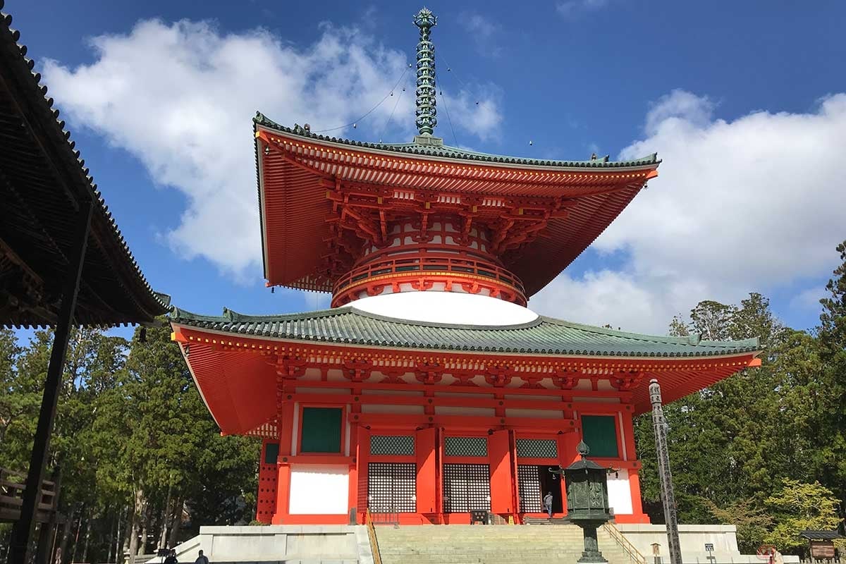 高野山「壇上伽藍(だんじょうがらん)」の「根本大塔(こんぽんだいとう)」。高野山は真言密教の聖地であり、2004年には世界遺産に登録されました