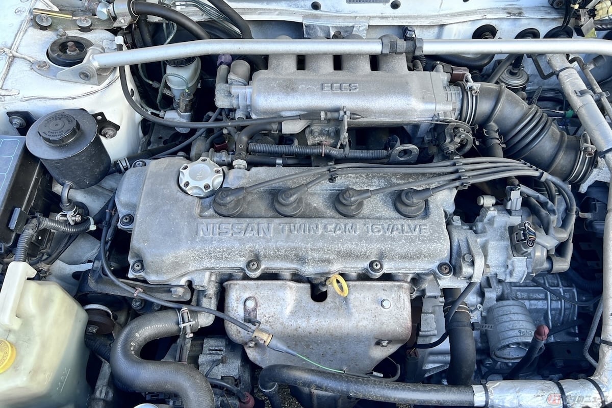 サニーの軽量コンバクトなボディに1.8リッター直列4気筒エンジンを搭載(写真提供:ミハラ自動車)