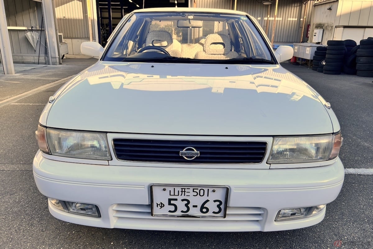 エンブレムがサニーマークから日産のCIに変更になった(写真提供:ミハラ自動車)