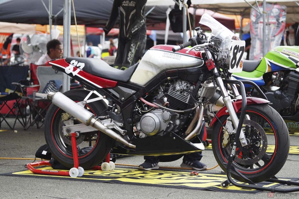 300cc以上の空冷単気筒エンジンを搭載した鉄フレームの車両が参加できるアイアンACS(空冷シングル)とアイアンWCS(水冷シングル)