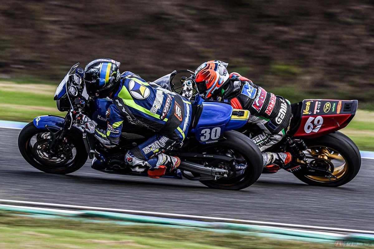 毎回、熾烈なバトルを繰り広げる森脇尚護選手(#30)と植垣創平選手(#69)