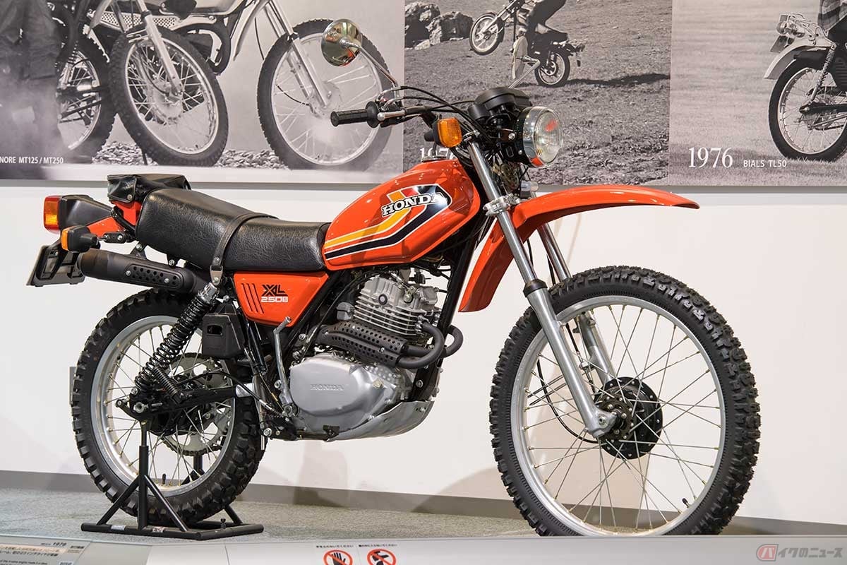 リアツインショック時代のオン/オフモデルの集大成的なホンダ「XL250S」(1978年型)。バランサー初採用の単気筒エンジンと軽量な車体で本格的なオフロードでも高い走破性を発揮