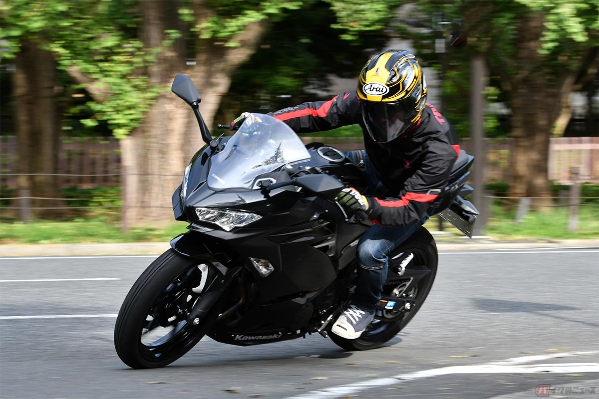 初めて購入するバイクにおススメのカワサキ「Ninja250」