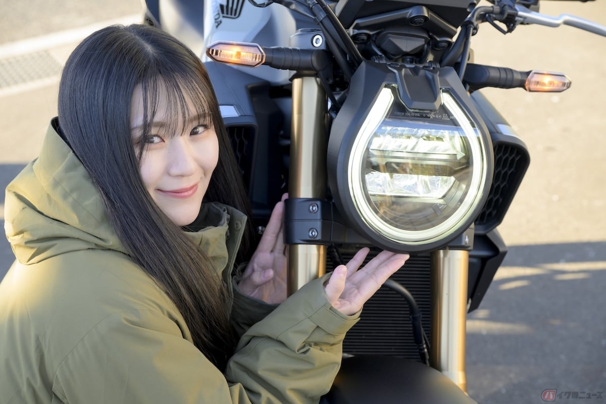 ヘッドライトは特徴的な丸目のLEDライトで特別感あってかっこいい