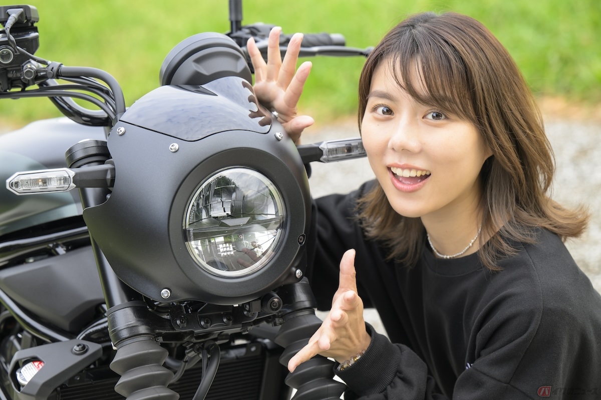 『エリミネーター SE』と『エリミネーター』の違いは、ヘッドライトにカウルとツバサンコーワ製ドラレコを装備していること