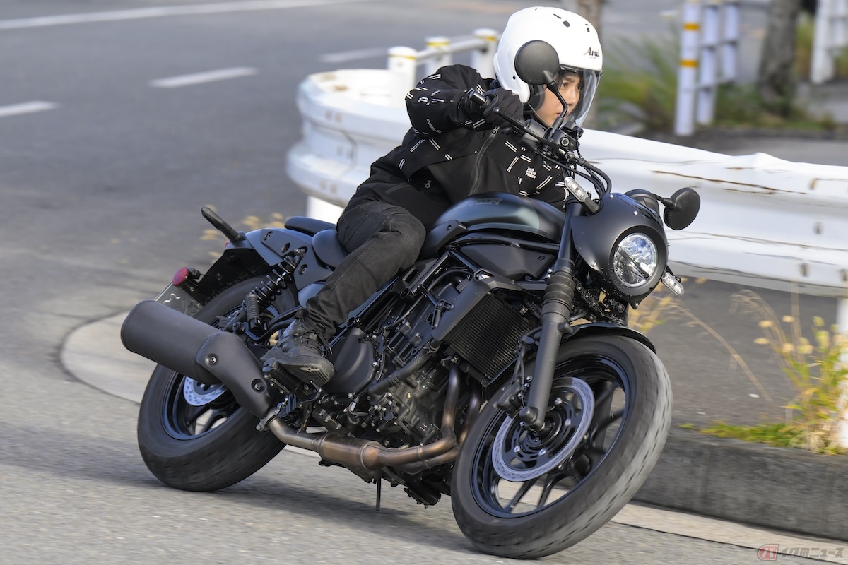 コーナリングは、クルーザータイプとは思えないほどスイスイと軽く曲がる