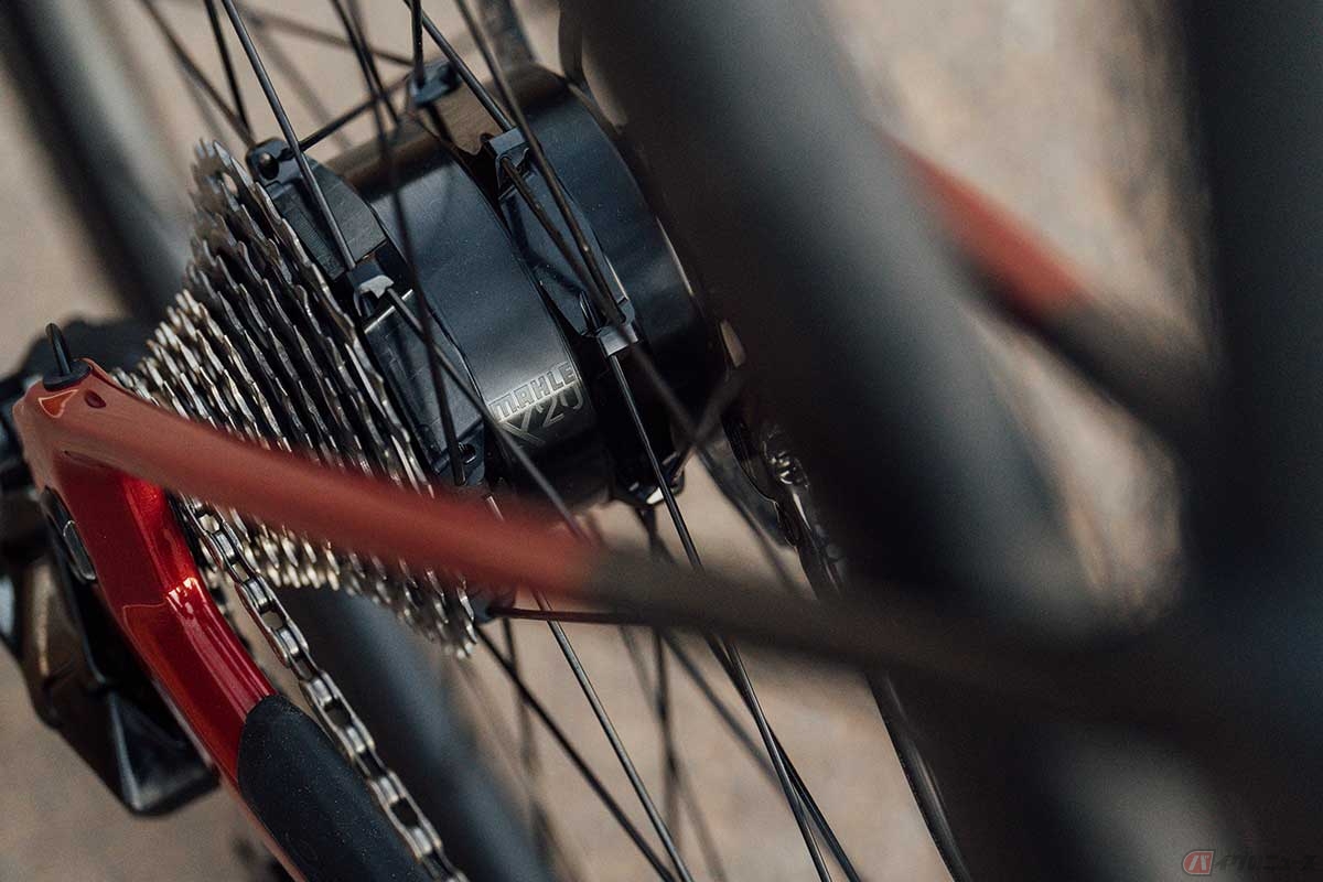 電動アシストユニットは Mahle(マーレ)製。350Whの獲得標高4000メートル、150kmの走行が可能 ※体重70kgの場合