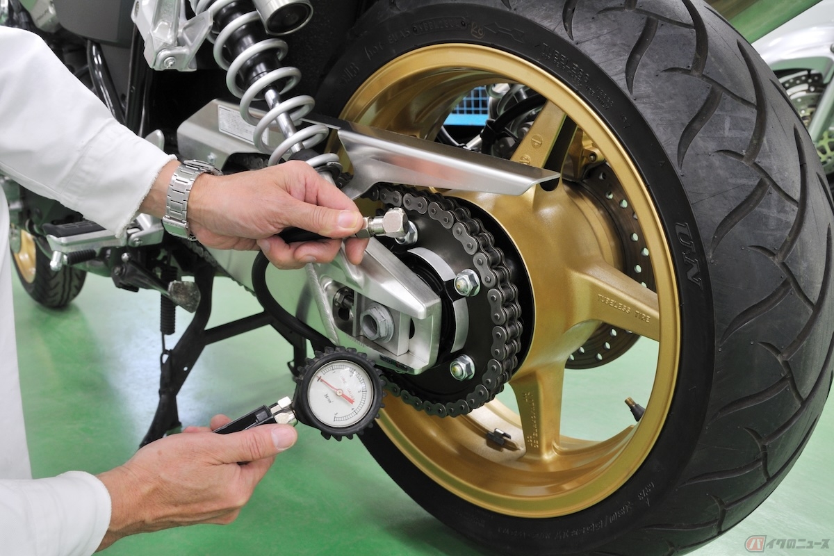 保管前には、タイヤの状態をチェックする