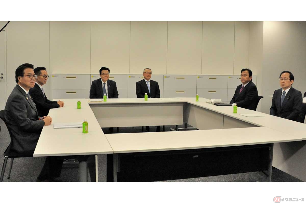 自民党、公明党、国民民主党の3党で行われた協議(2024年12月13日)