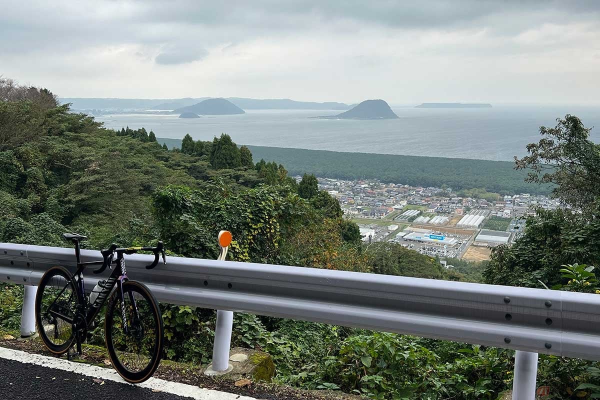 ヒルクライムルートは展望が開けているので、変化していく景色を楽しみながら標高を上げていきます