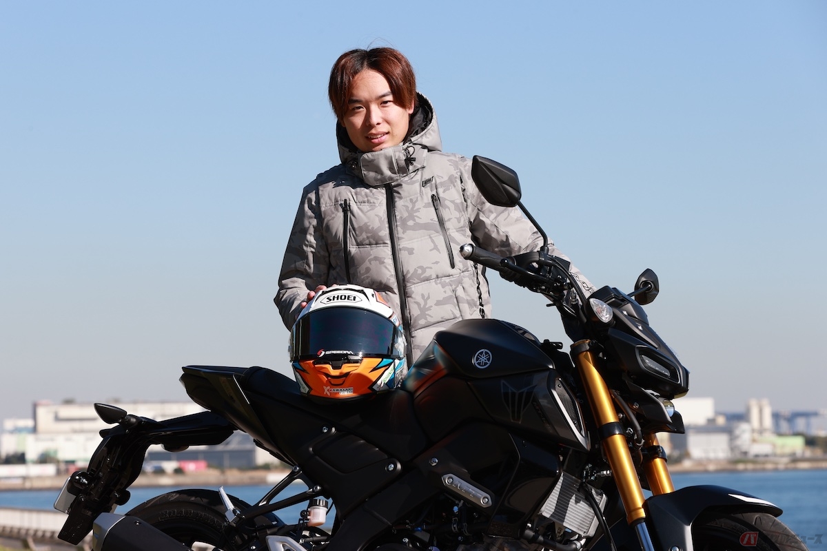 ヤマハ「MT-125」とレーシングライダーの石塚健選手