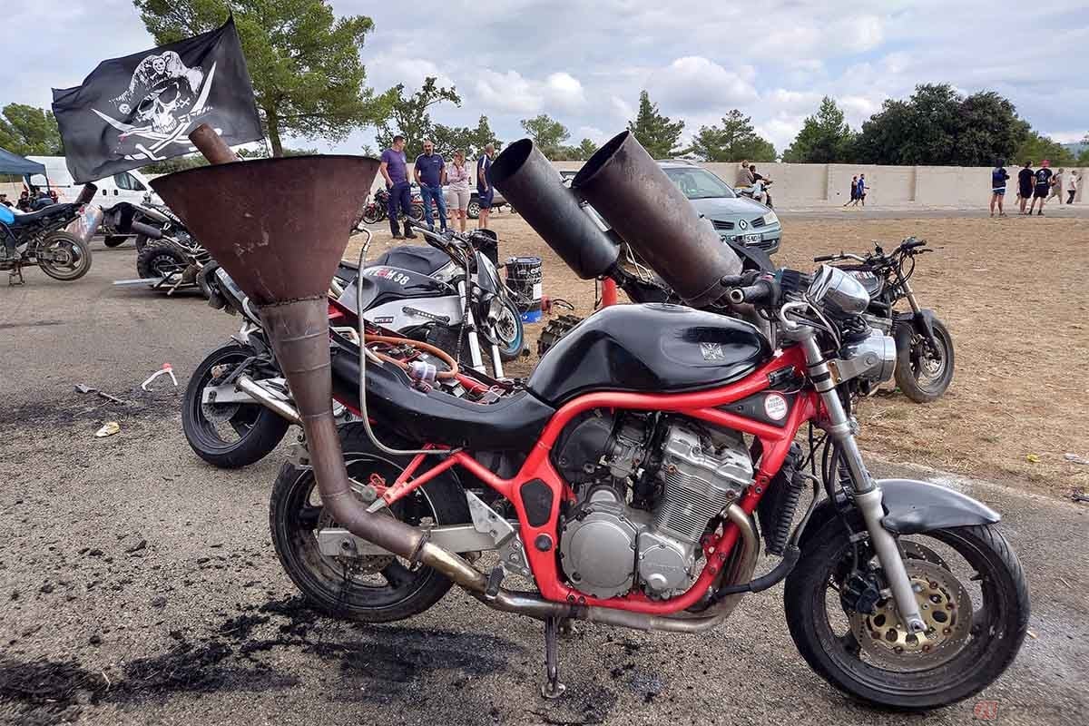 バイクの騒音規制が初めて導入されたのは1952年