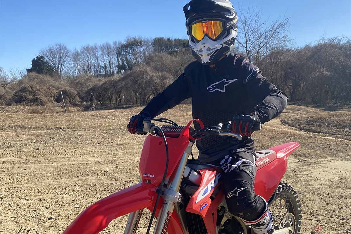 ライダーのオフシーズンの過ごし方は大きく分けるとトレーニングと仕事