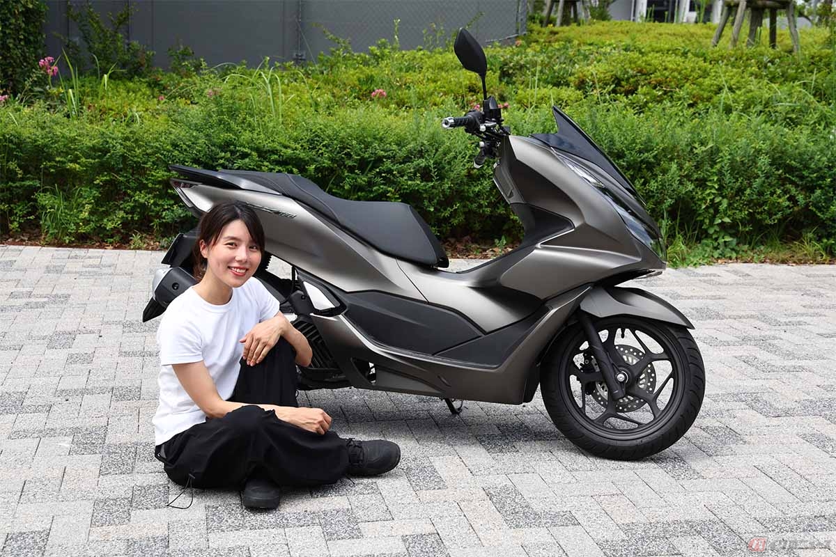 バイク好き女優の小野木里奈が選ぶ2024年お気に入りバイクベスト3 第3位はホンダ「PCX160」