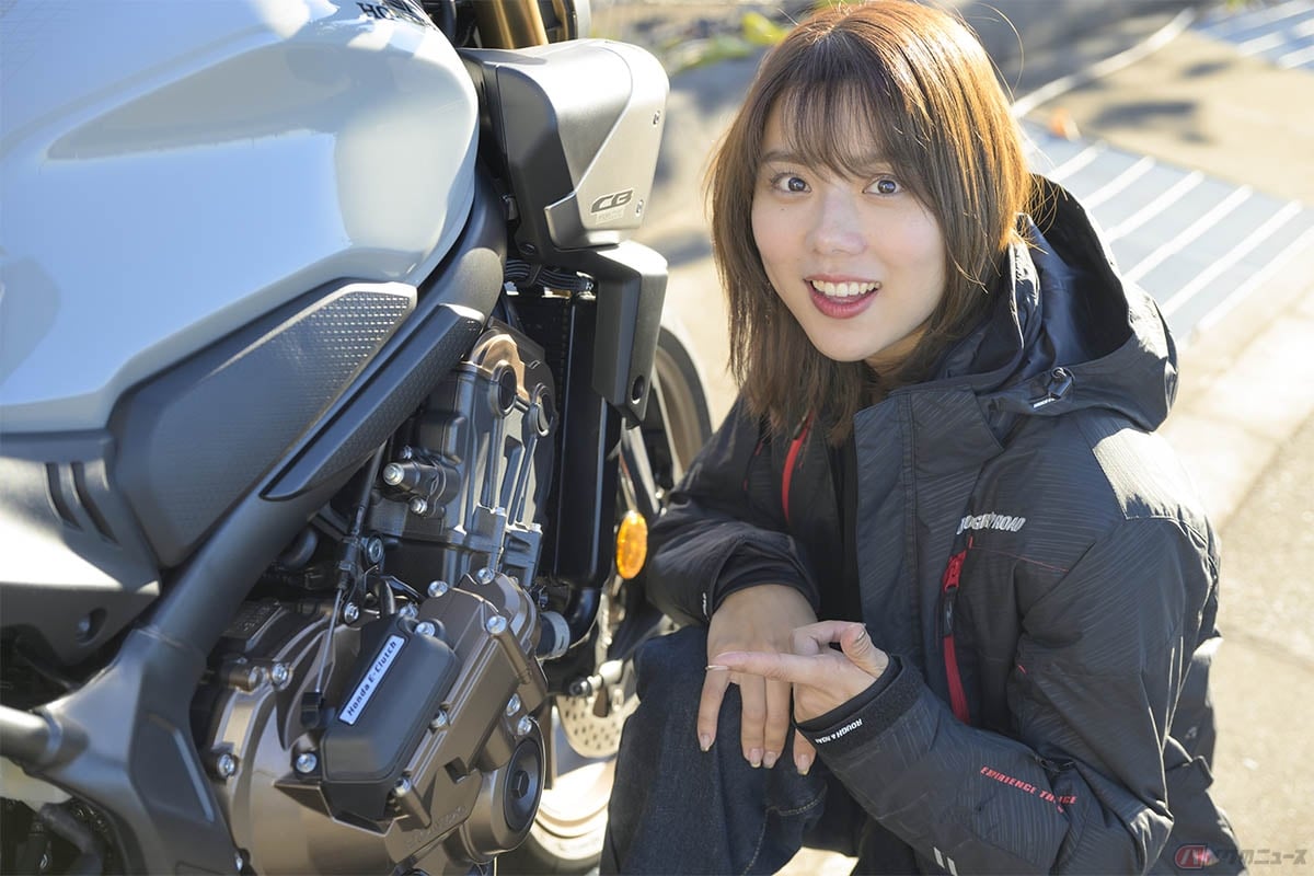 ホンダ「CB650R E-Clutch」とバイク好き女優の小野木里奈さん